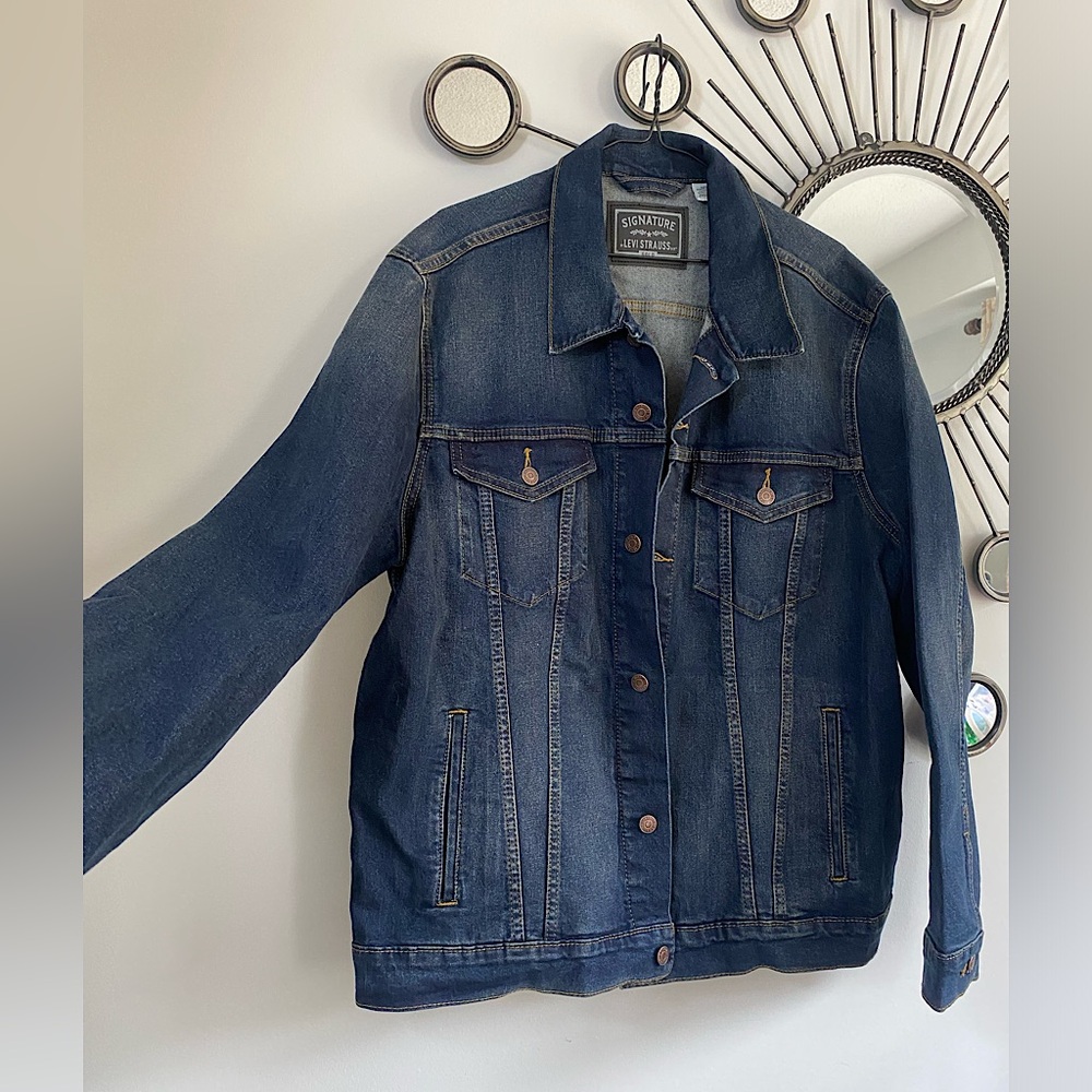 *NWOT* Signature Levi’s Gold Men’s Large Denim Jacket